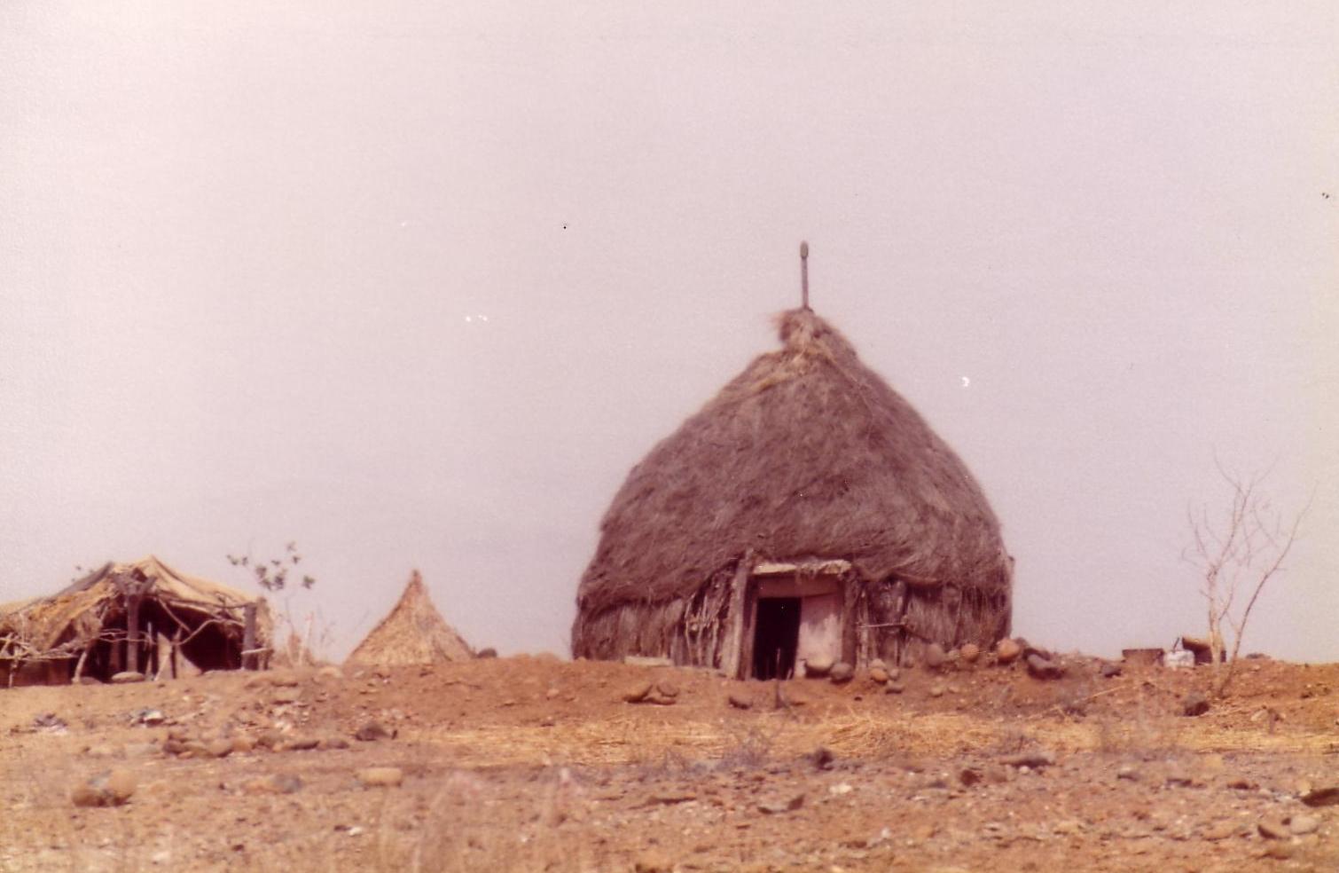 Huts near Ad Darb