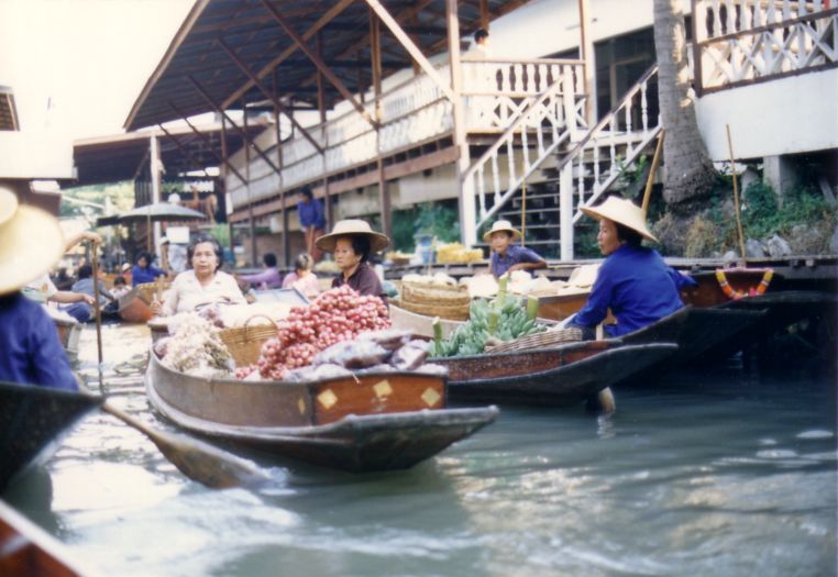 Damnoen Saduak floating market