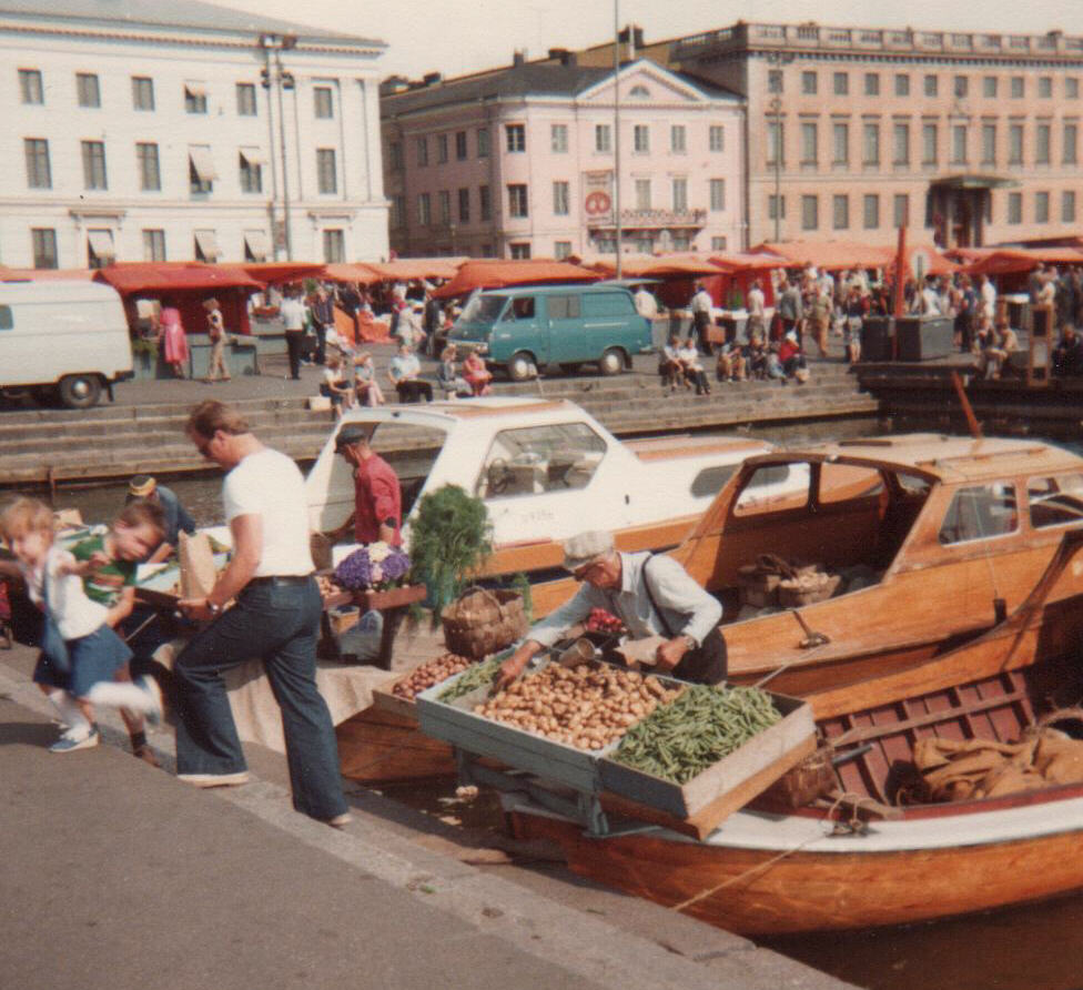 The boat section at Helsinki marketplace. 