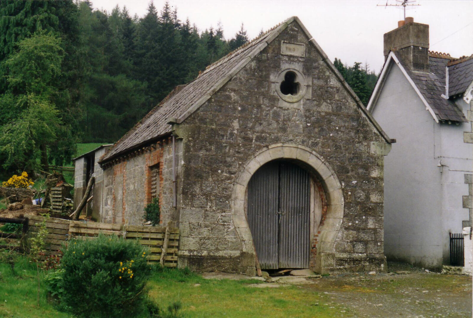 A caravan-shaped doorway in County Wicklow, Ireland