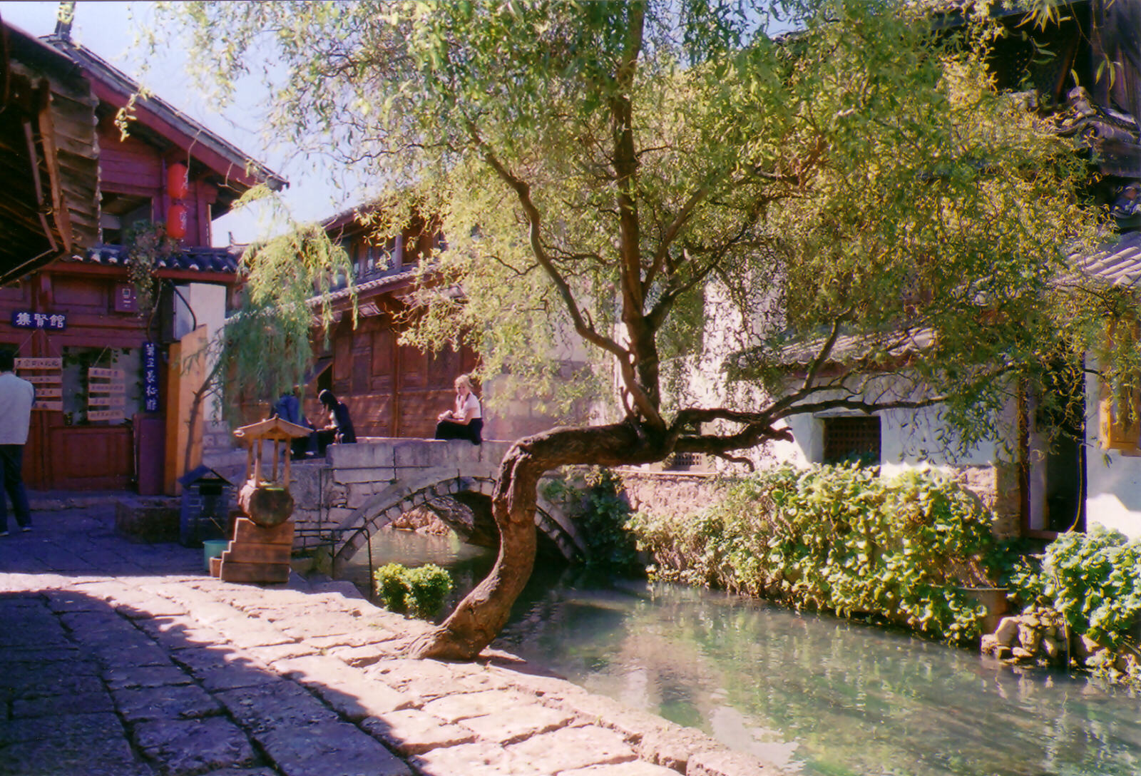 A picturesque street and bridge in Lijiang, China