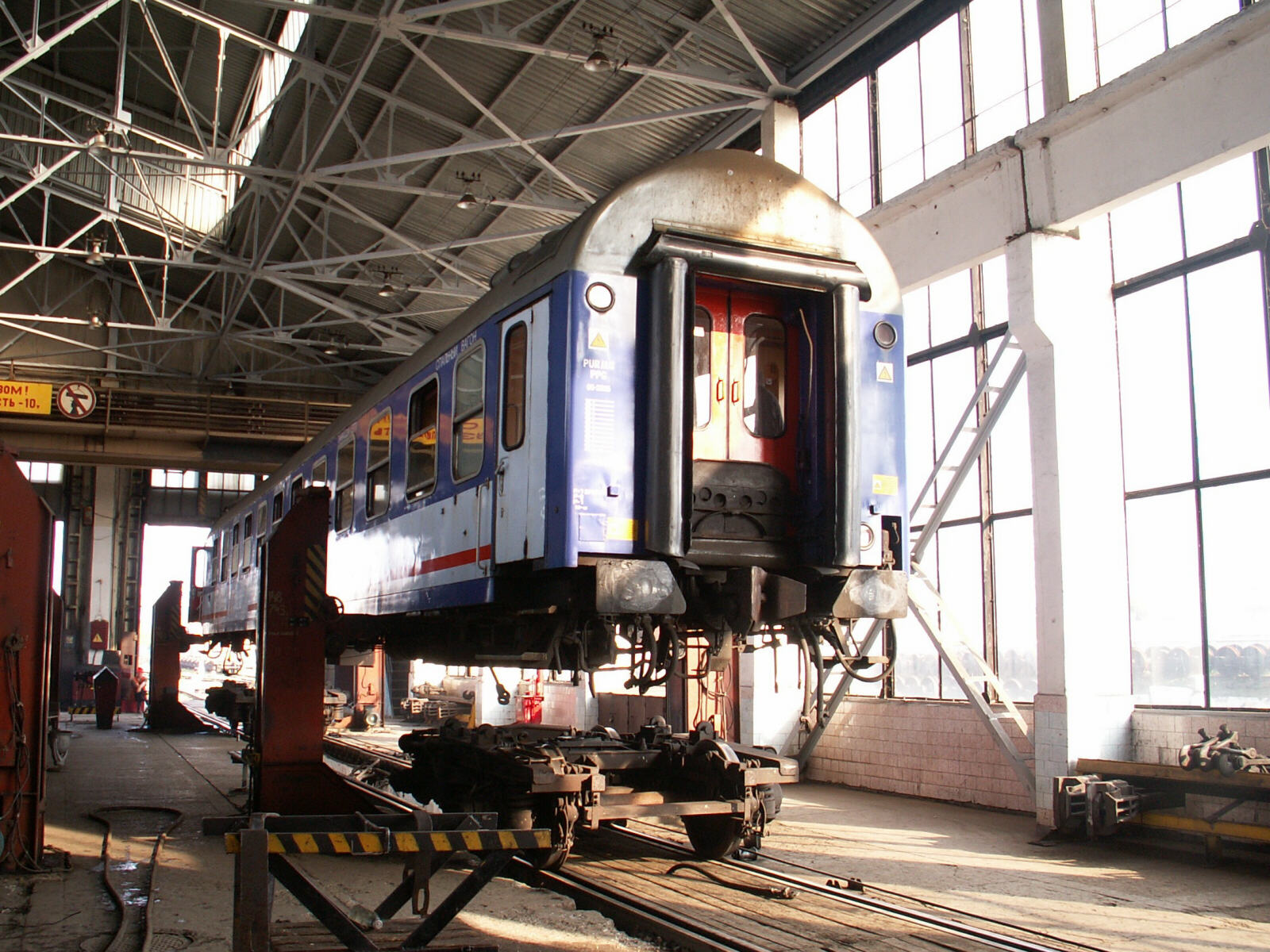 Changing the train wheels at the Belarus border