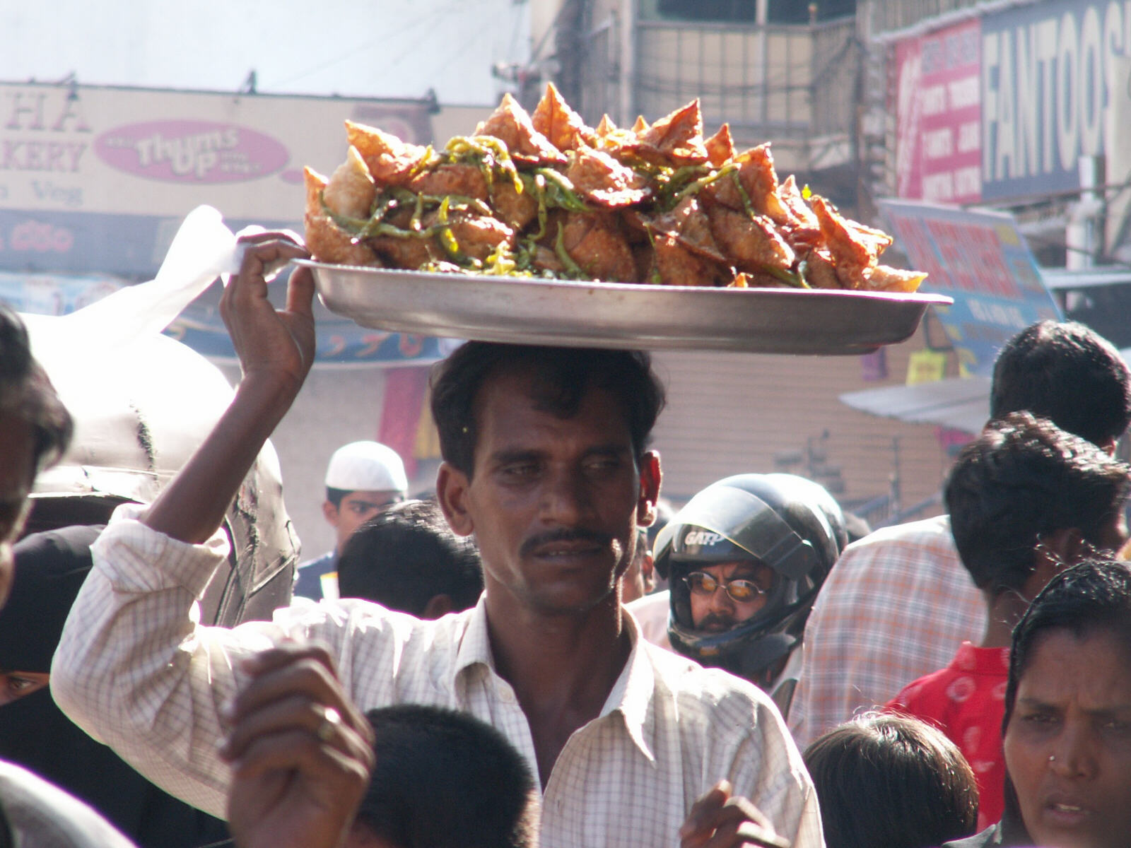 Samosa seller in the bazaar at the Charminar, Hyderabad