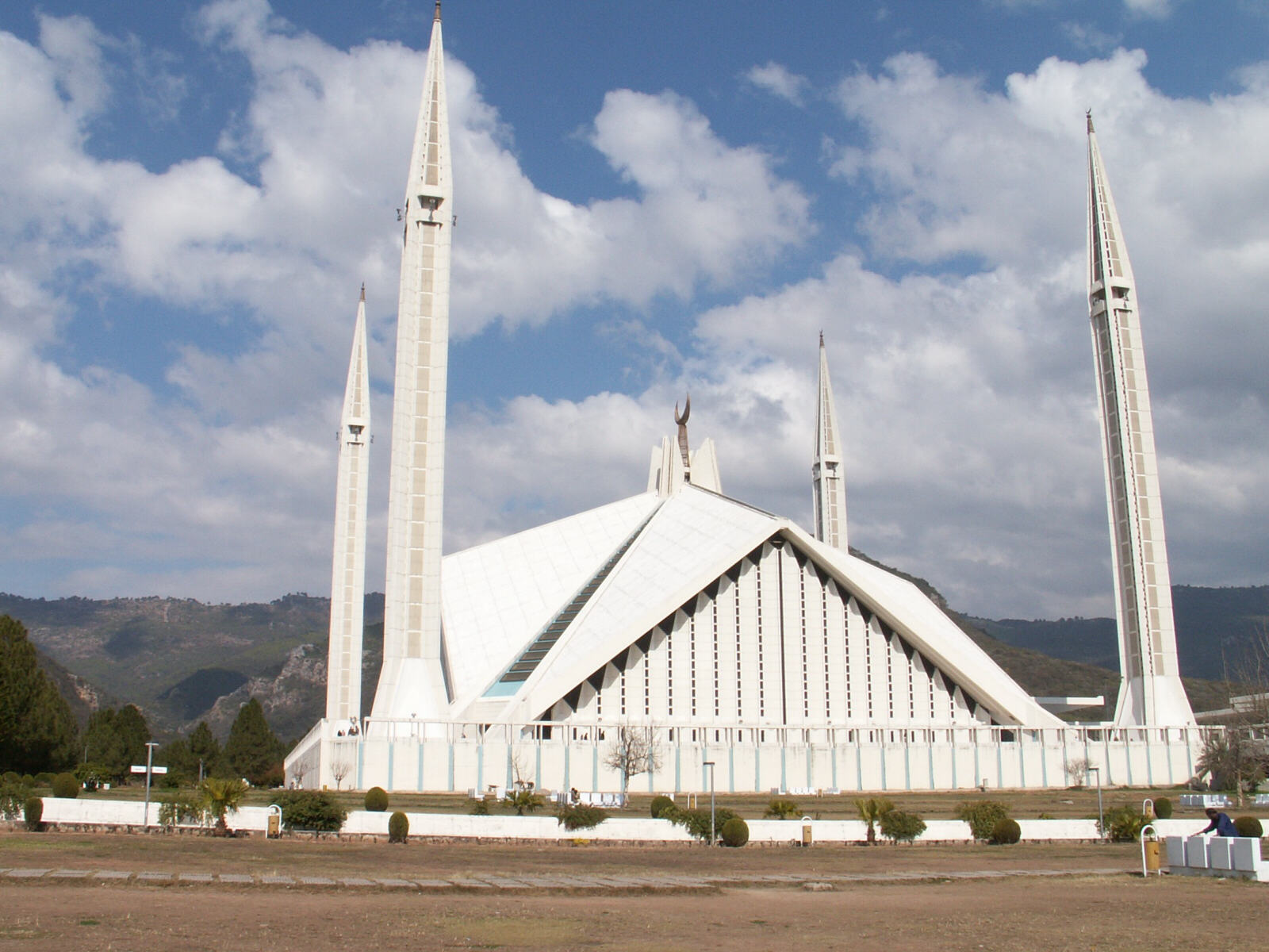 The huge Shah Faisal mosque in Islamabad, Pakistan