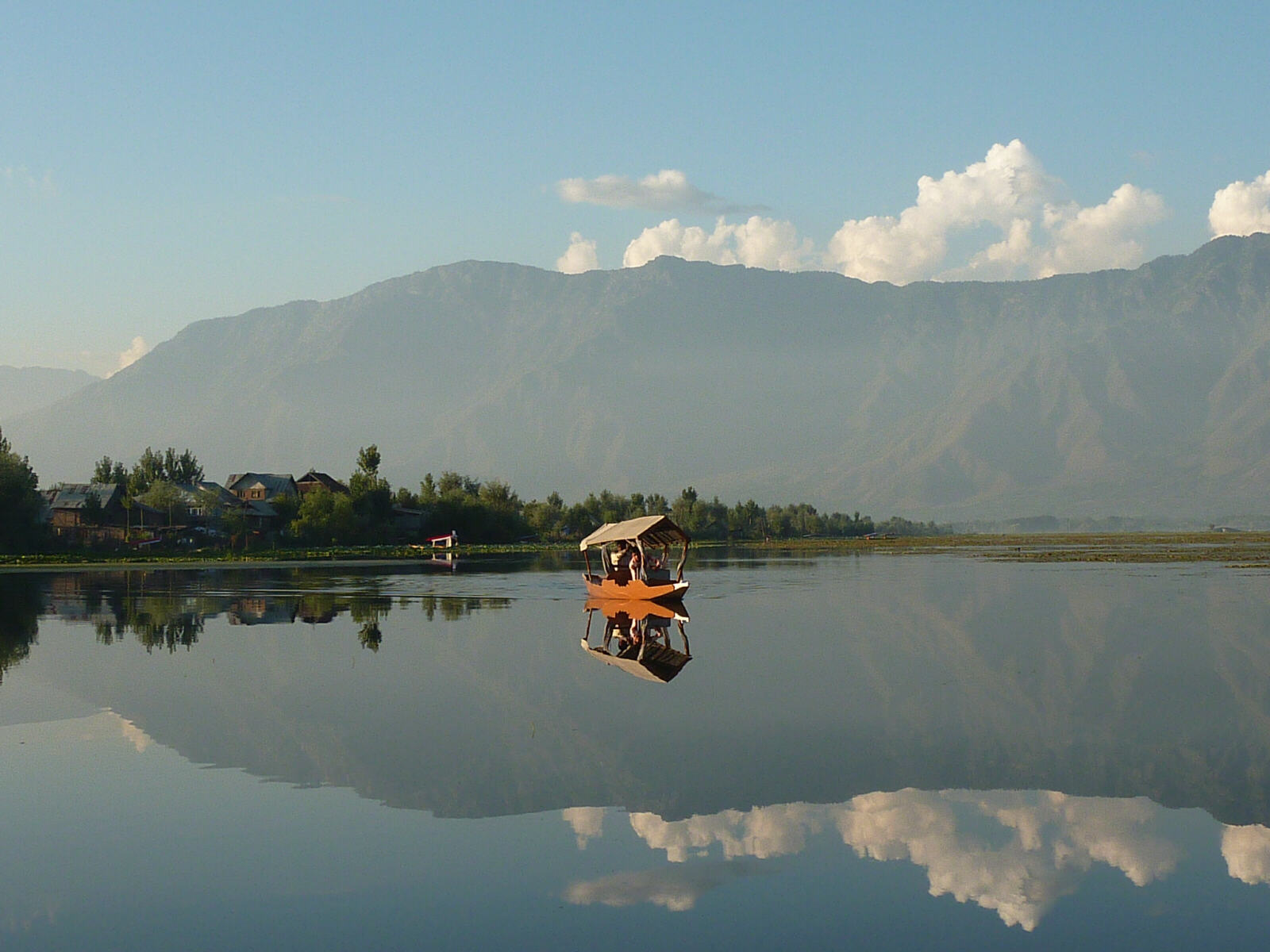 Tranquil Dal lake at Srinagar, Kashmir, India