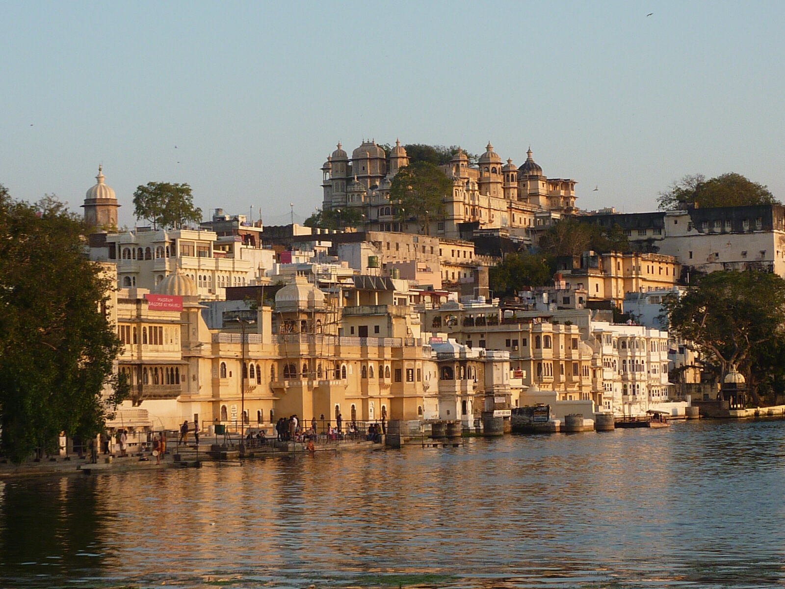 Palaces and havelis by the lake in Udaipur, Rajasthan
