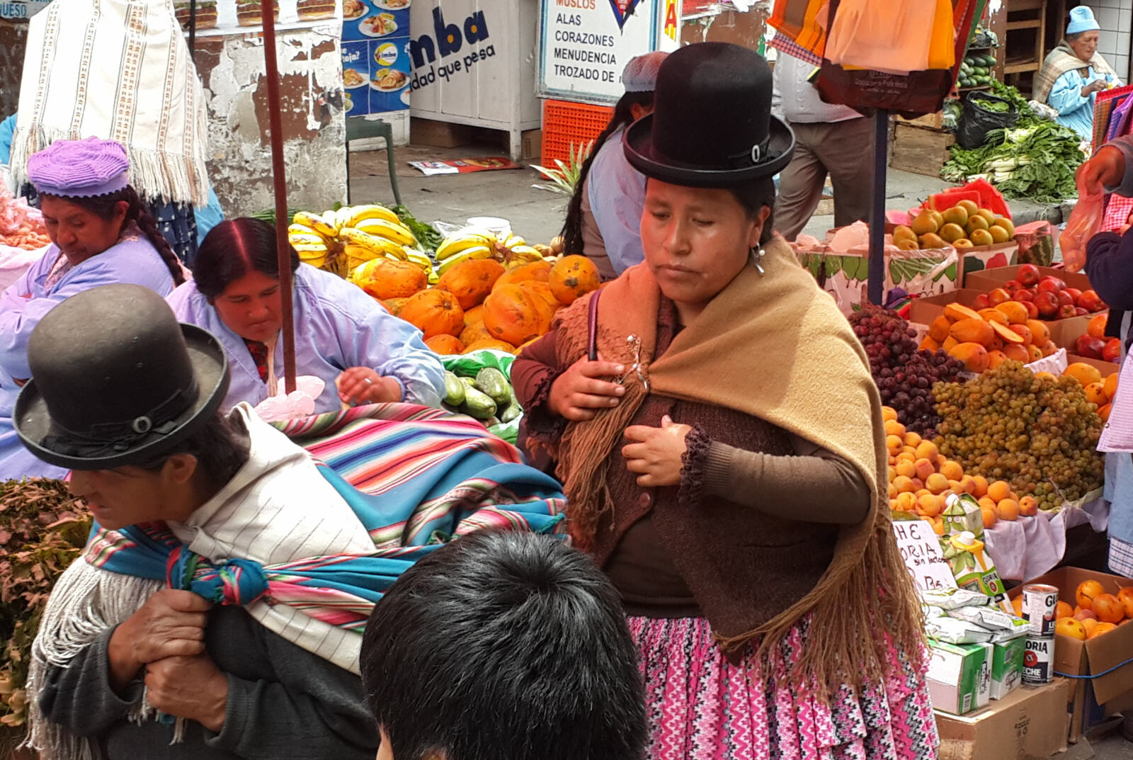 Colourful shoppers in Calle Illampu market, La Paz, Bolivia