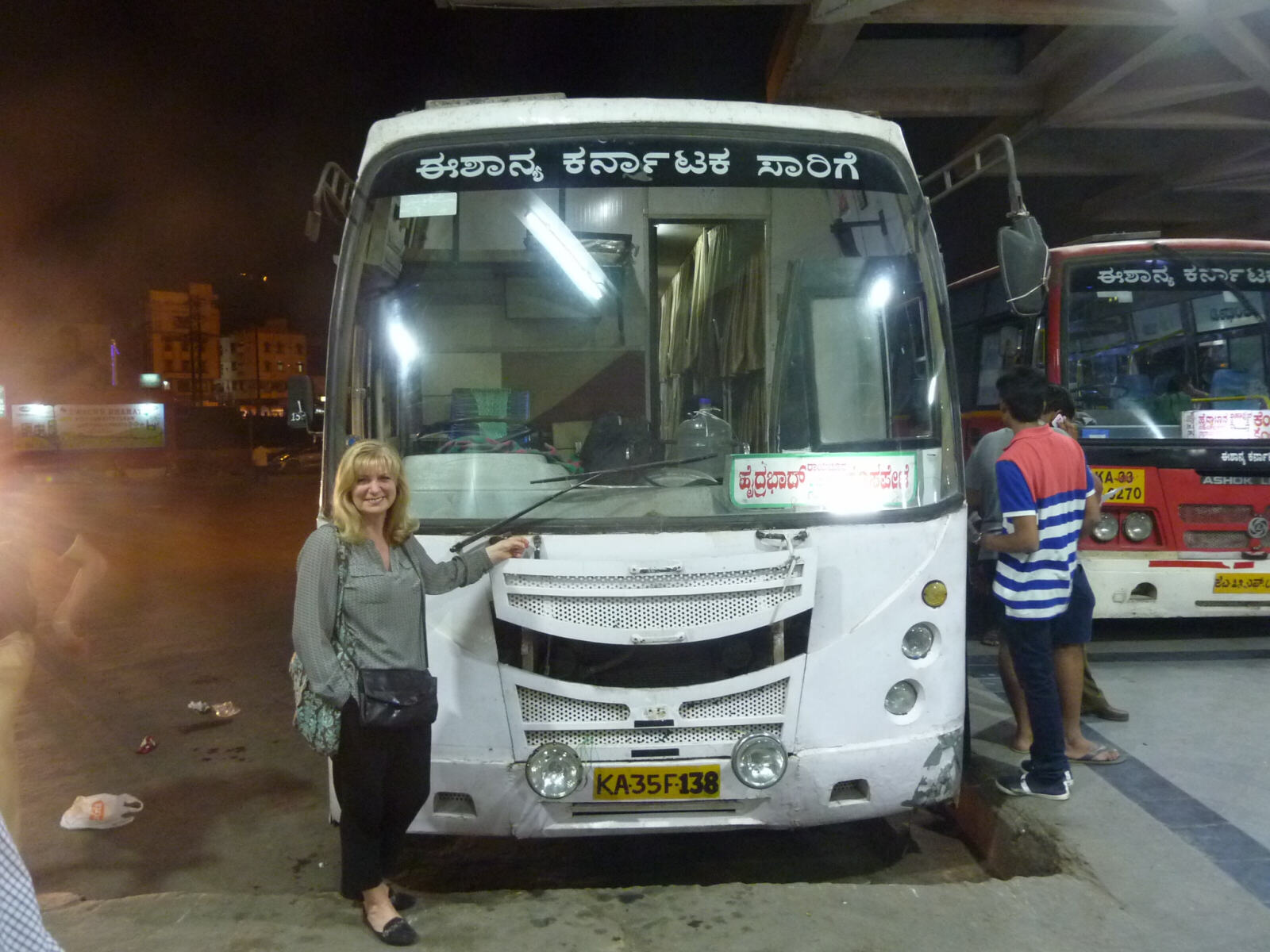 'Super Deluxe' sleeper bus from Hyderabad to Hospet