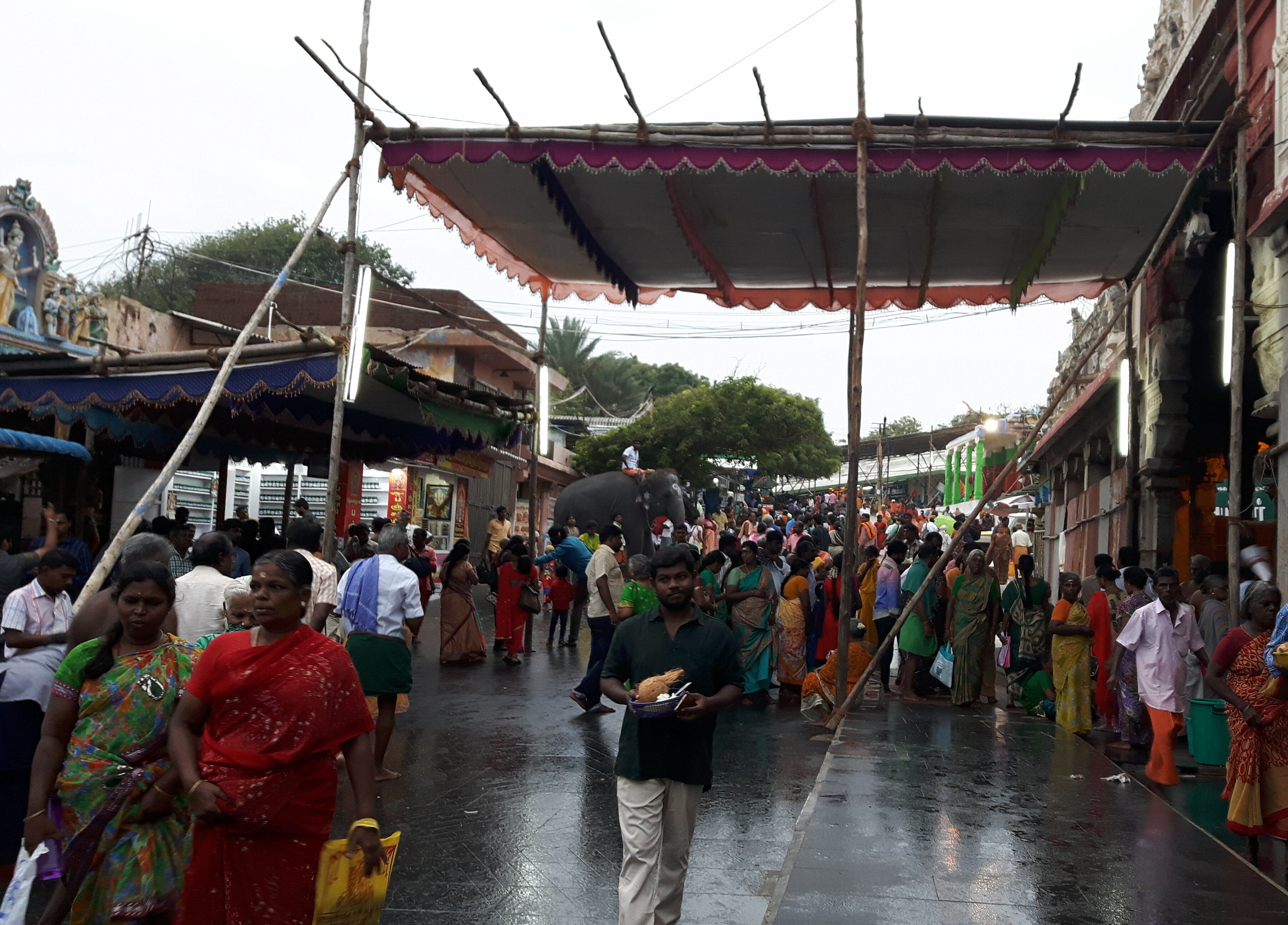 One of the queues at Tiruchendur shore temple, India