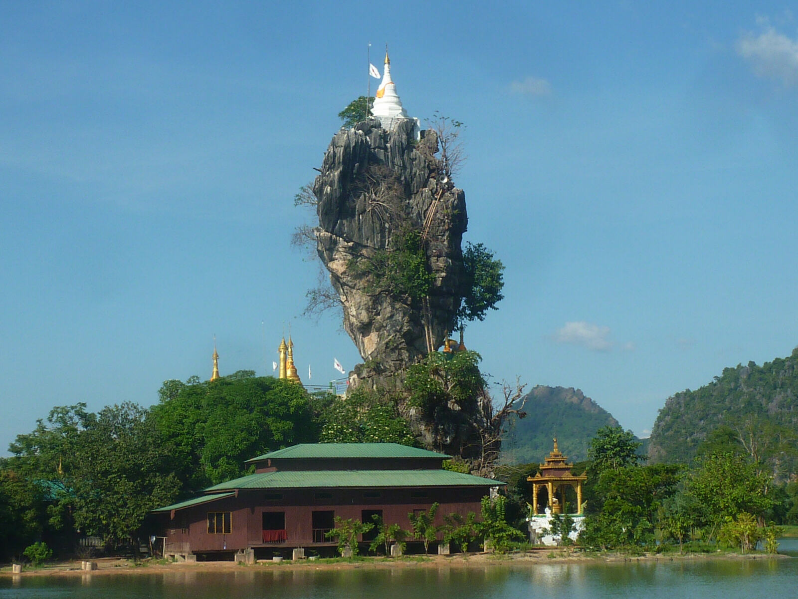 Kyauk Ka Lat pagoda at Hpa An, Burma