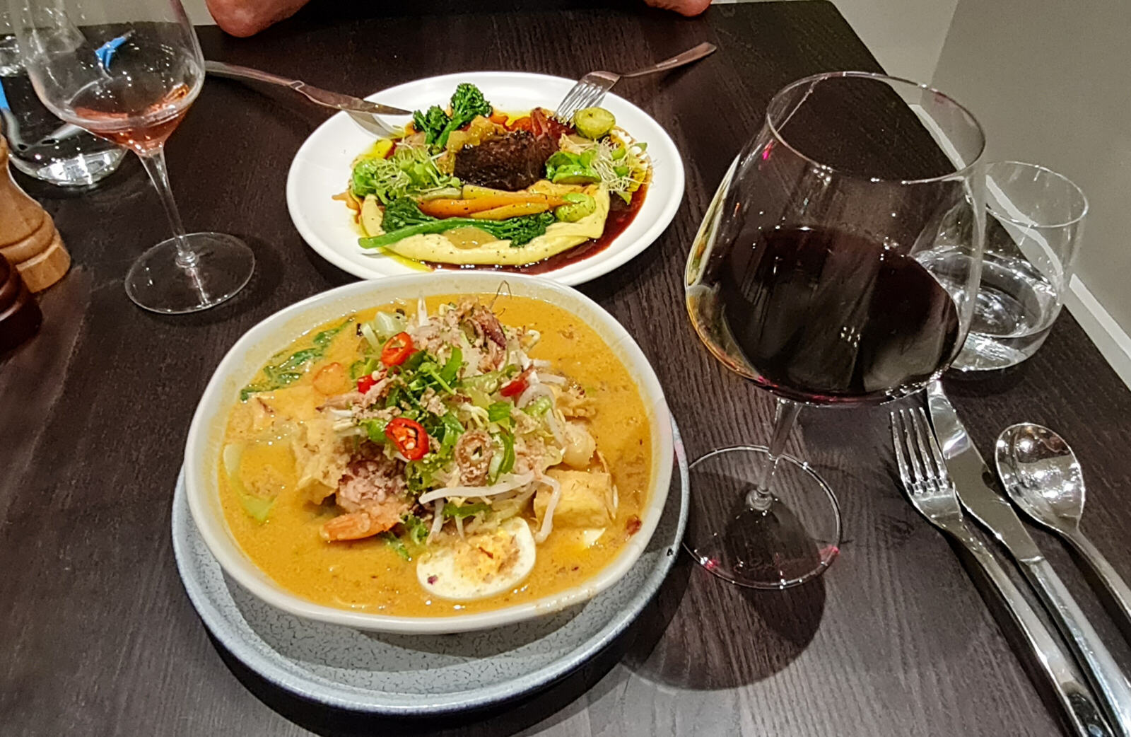 Laksa and Short rib at the Queens Head in Four Corners hotel, Auckland