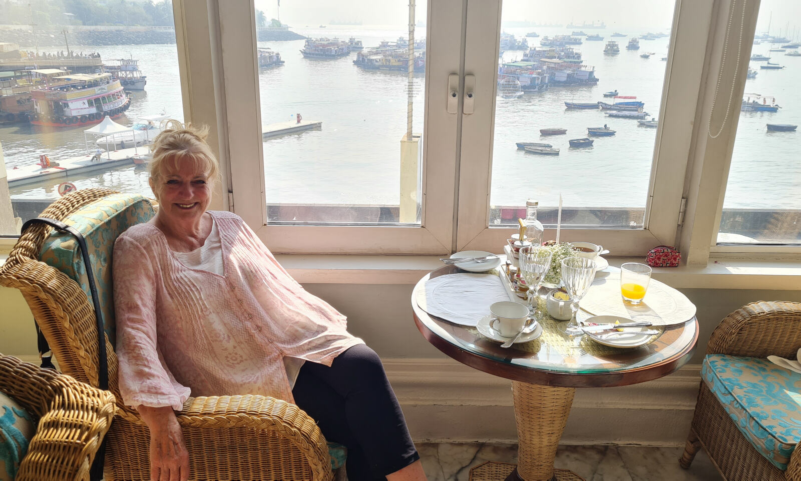 Breakfast overlooking the harbour in the Taj Palace hotel in Mumbai Breakfast overlooking the harbour in the Taj Palace hotel in Mumbai