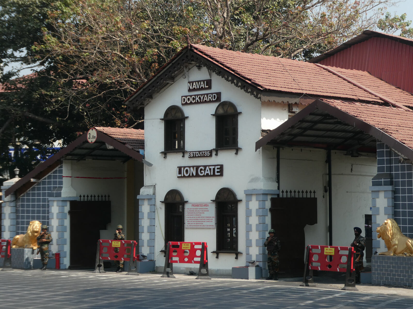 Lion Gate, the main entrance to the dockyard in Mumbai Lion Gate, the main entrance to the dockyard in Mumbai